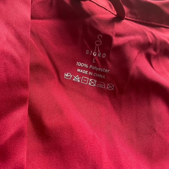 Burgundy robe - Picture 5 of 5